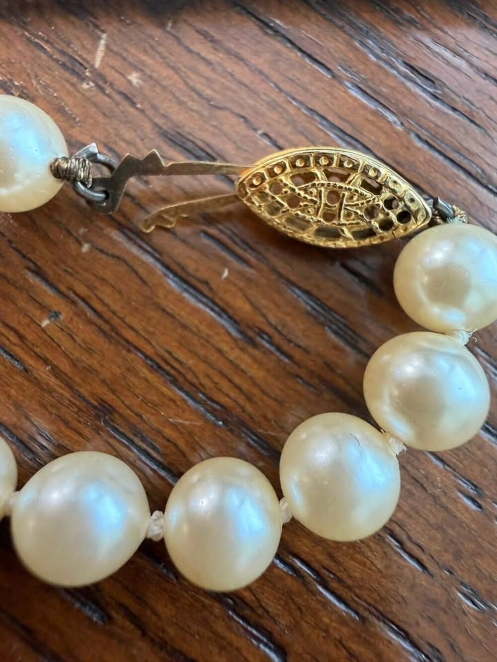 Vintage Faux Pearl Necklace with Decorative Clasp (CCC17)